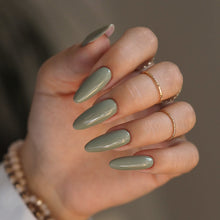 Load image into Gallery viewer, GREYZILLA GĒL LAKA - 7 ML