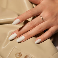 Load image into Gallery viewer, KAMILA VANNILA GEL POLISH - 7 ML
